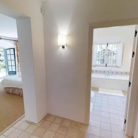 Βίλα Spacious Andalusian-inspired With Scenic Views