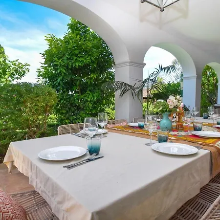 ヴィラ Spacious Andalusian-inspired With Scenic Views