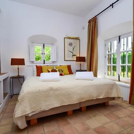 فيلة Spacious Andalusian-inspired With Scenic Views ماربيا