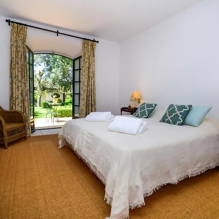 Spacious Andalusian-inspired With Scenic Views * ماربيا