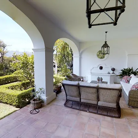 Spacious Andalusian-inspired With Scenic Views * ماربيا