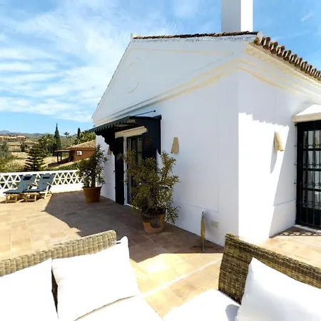 Spacious Andalusian-inspired With Scenic Views * マルベーリャ