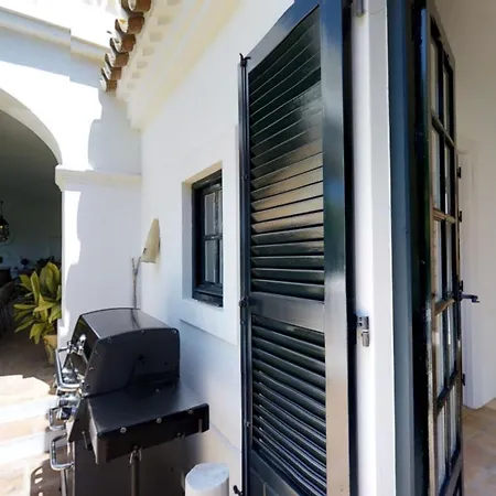 Villa Spacious Andalusian-inspired With Scenic Views