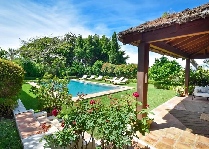 Spacious Andalusian-inspired With Scenic Views Willa