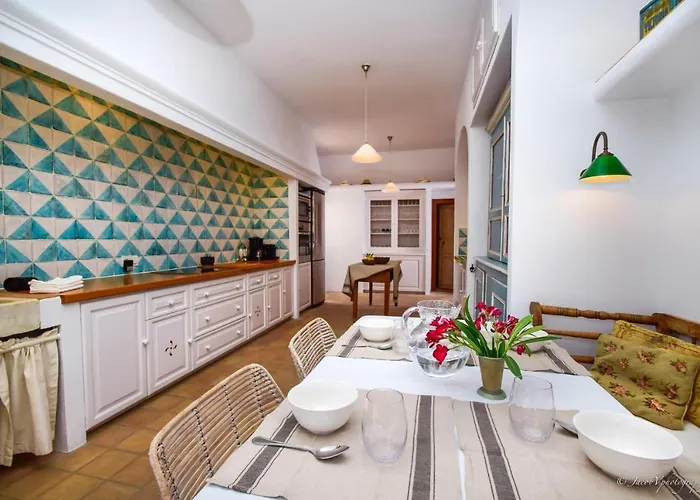 Spacious Andalusian-inspired With Scenic Views Willa *