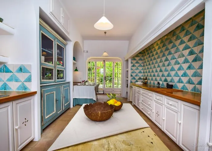 Spacious Andalusian-inspired With Scenic Views Willa *