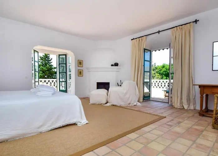 Spacious Andalusian-inspired With Scenic Views Марбелья