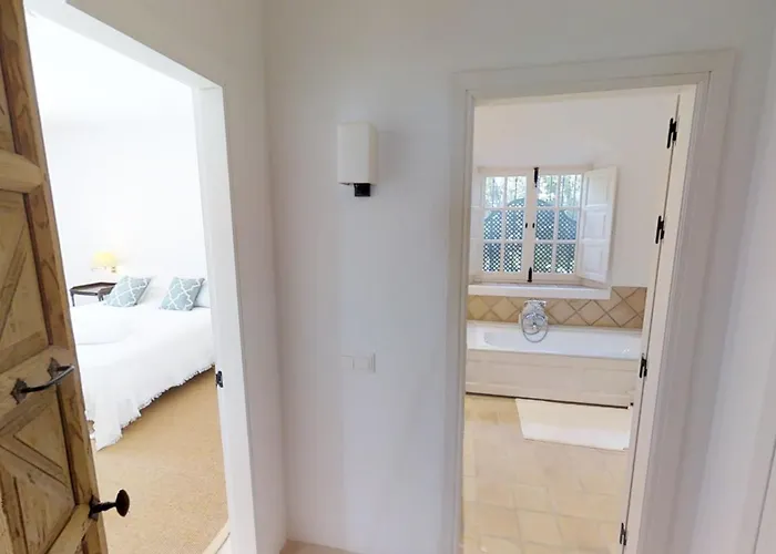 Вилла Spacious Andalusian-inspired With Scenic Views