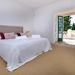 Villa Spacious Andalusian-inspired With Scenic Views *