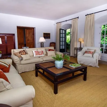 Villa Spacious Andalusian-inspired With Scenic Views *