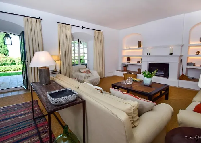 Spacious Andalusian-inspired With Scenic Views Villa *