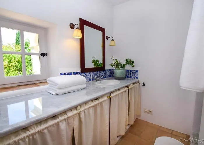 Villa Spacious Andalusian-inspired With Scenic Views Marbella