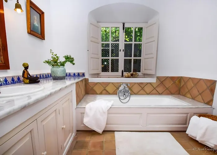 Villa Spacious Andalusian-inspired With Scenic Views *