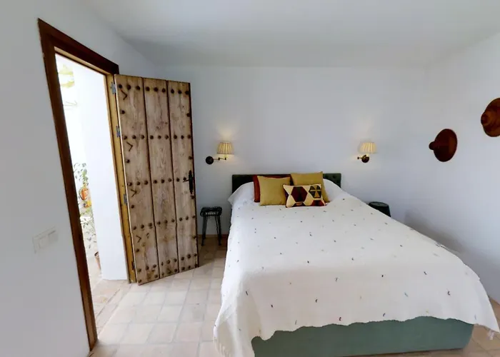 Spacious Andalusian-inspired With Scenic Views Villa *