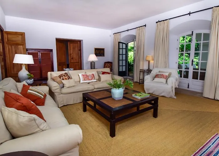 Villa Spacious Andalusian-inspired With Scenic Views *