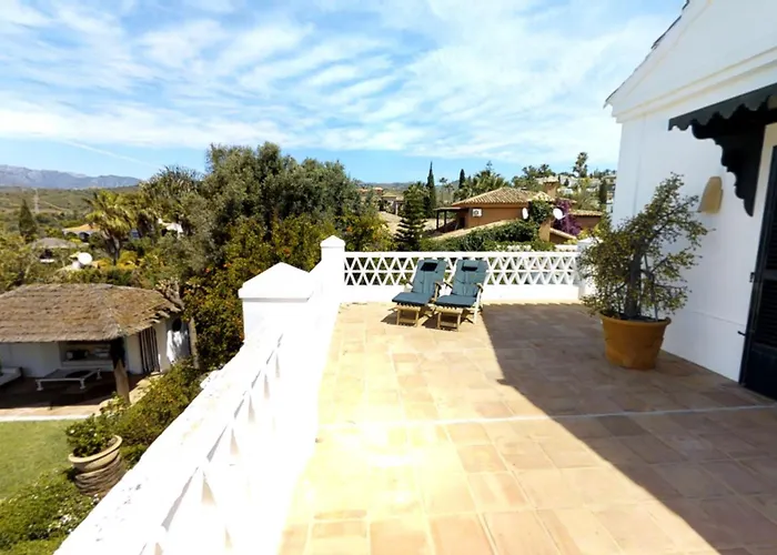 Villa Spacious Andalusian-inspired With Scenic Views